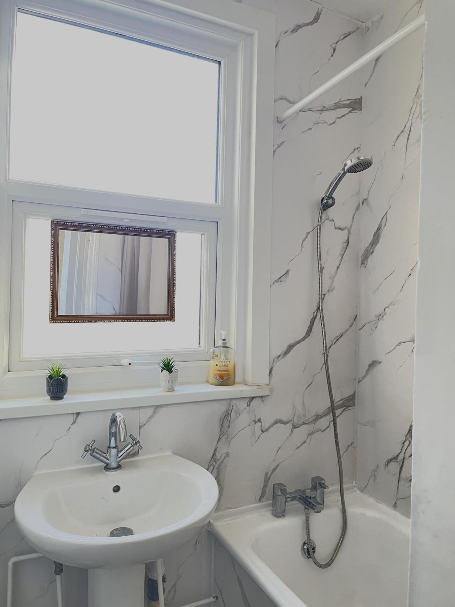 Cosy Double Rooms A Stones Throw From Wembley Stadium Лондон Екстериор снимка